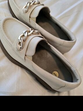 Revitalign Laurel Orthotic Comfort Loafer Almond Beige Leather Gold Accent 8 EUC